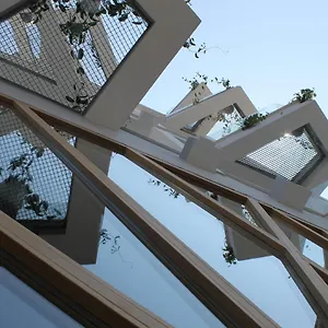 Qbic מלון לרנקה